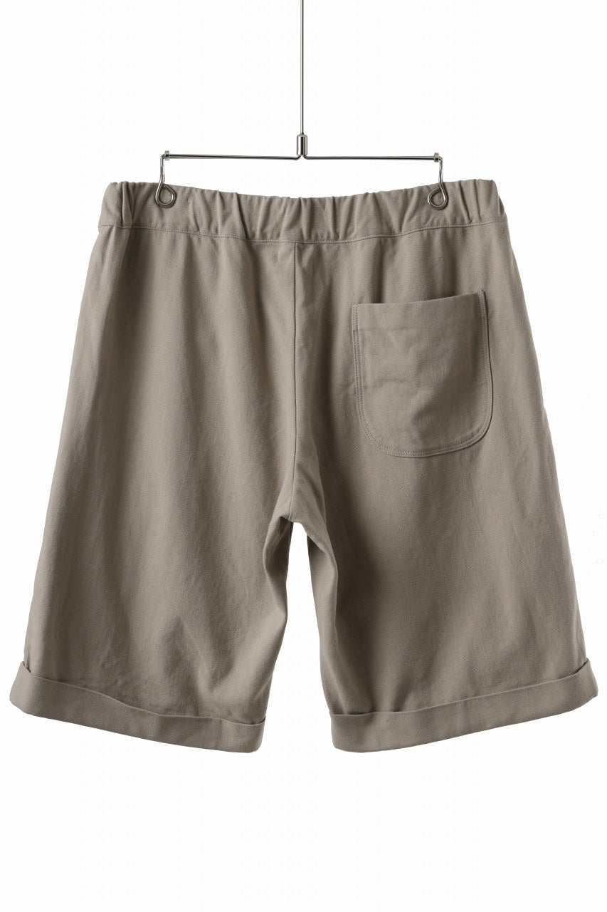 CAPERTICA TUCK EASY SHORTS / BARATHEA CLOTH (BEIGE)