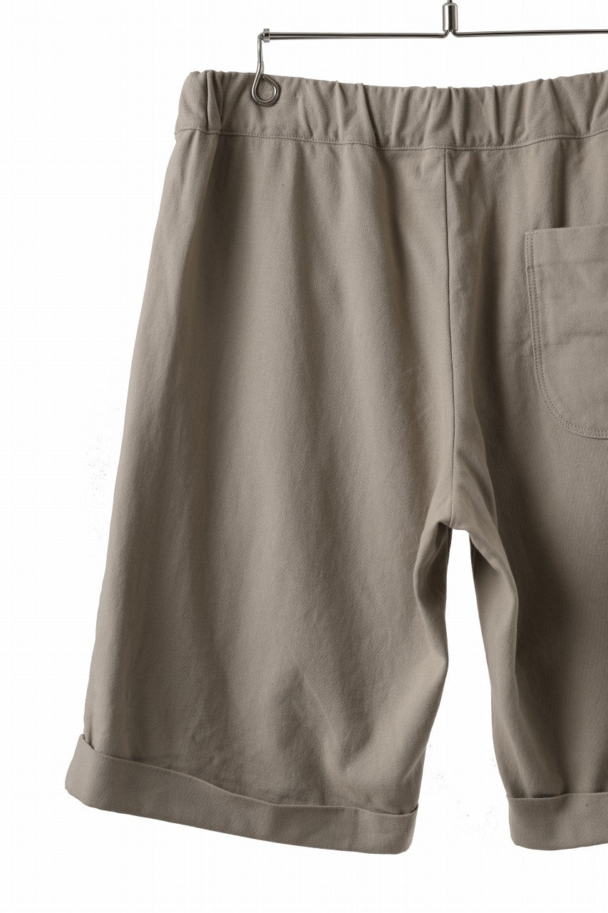 CAPERTICA TUCK EASY SHORTS / BARATHEA CLOTH (BEIGE)