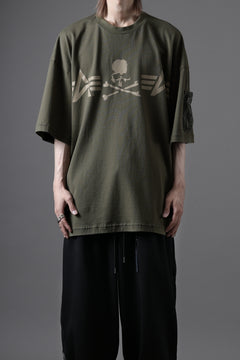 画像をギャラリービューアに読み込む, MASTERMIND WORLD x ALPHA INDUSTRIES CIGER POCKET OVERSIZED T-SHIRT (OLIVE)