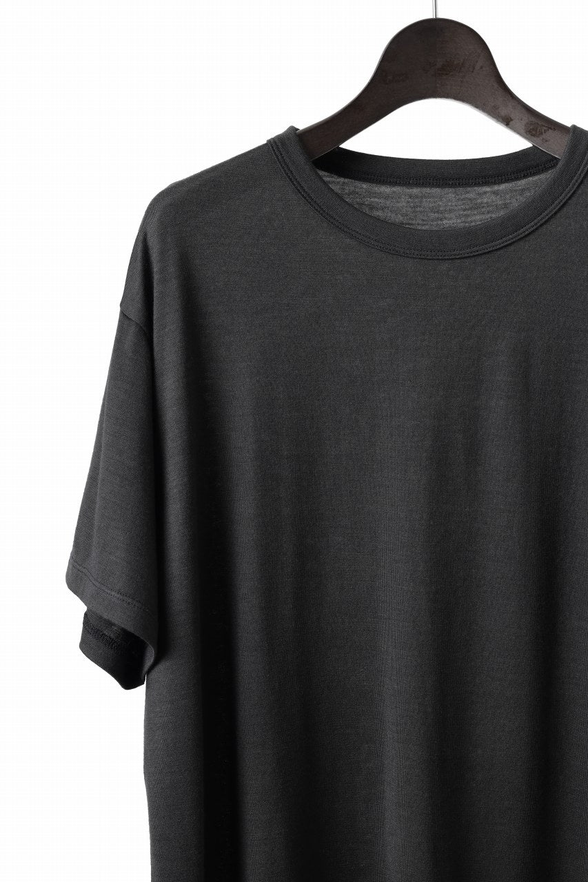 Load image into Gallery viewer, CAPERTICA REGULAR FIT S/S TEE / SUPER 140s WASHABLE WOOL DC JERSEY (DARKNESS)