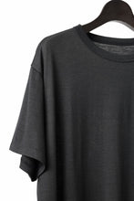 Load image into Gallery viewer, CAPERTICA REGULAR FIT S/S TEE / SUPER 140s WASHABLE WOOL DC JERSEY (DARKNESS)