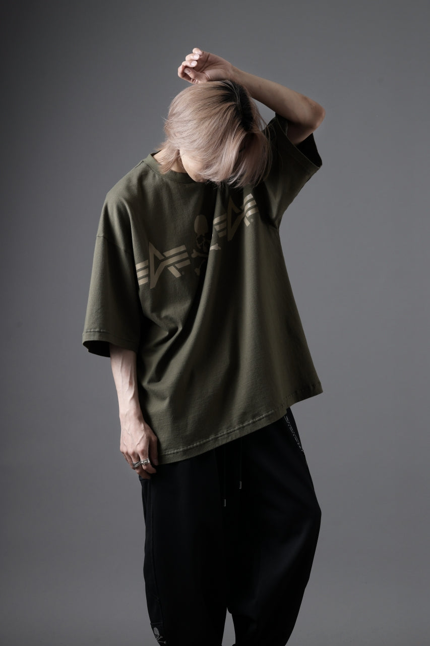 MASTERMIND WORLD x ALPHA INDUSTRIES CIGER POCKET OVERSIZED T-SHIRT (OLIVE)