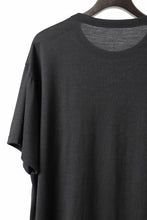 Load image into Gallery viewer, CAPERTICA REGULAR FIT S/S TEE / SUPER 140s WASHABLE WOOL DC JERSEY (DARKNESS)