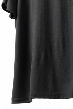 Load image into Gallery viewer, CAPERTICA REGULAR FIT S/S TEE / SUPER 140s WASHABLE WOOL DC JERSEY (DARKNESS)