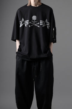 画像をギャラリービューアに読み込む, MASTERMIND WORLD x ALPHA INDUSTRIES CIGER POCKET OVERSIZED T-SHIRT (BLACK)