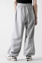 画像をギャラリービューアに読み込む, Feng Chen Wang PANELLED STRAIGHT SWEATPANTS (GREY)