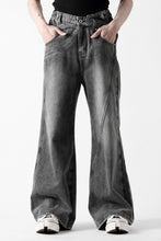 画像をギャラリービューアに読み込む, Feng Chen Wang CROSS WAISTBAND STRAIGHT LEG JEANS (BLACK)