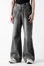 画像をギャラリービューアに読み込む, Feng Chen Wang CROSS WAISTBAND STRAIGHT LEG JEANS (BLACK)