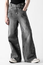 画像をギャラリービューアに読み込む, Feng Chen Wang CROSS WAISTBAND STRAIGHT LEG JEANS (BLACK)