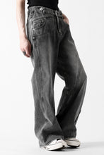 画像をギャラリービューアに読み込む, Feng Chen Wang CROSS WAISTBAND STRAIGHT LEG JEANS (BLACK)