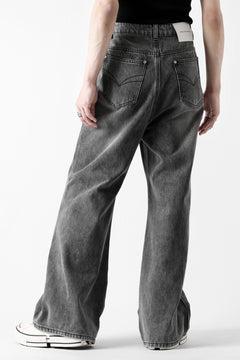 画像をギャラリービューアに読み込む, Feng Chen Wang CROSS WAISTBAND STRAIGHT LEG JEANS (BLACK)