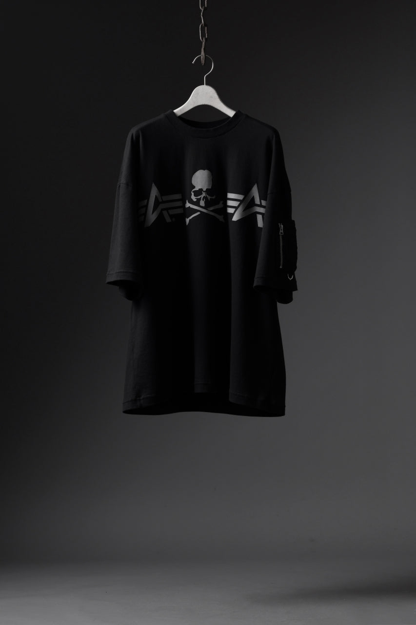 Load image into Gallery viewer, MASTERMIND WORLD x ALPHA INDUSTRIES CIGER POCKET TEE (BLACK)