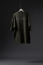 画像をギャラリービューアに読み込む, MASTERMIND WORLD x ALPHA INDUSTRIES CIGER POCKET OVERSIZED T-SHIRT (OLIVE)