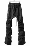 A.F ARTEFACT TUCK VOLUME BAGGY PANTS / CONY GRUNZE (BLACK)