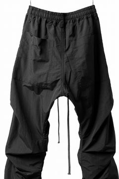 Load image into Gallery viewer, A.F ARTEFACT TUCK VOLUME BAGGY PANTS / CONY GRUNZE (BLACK)