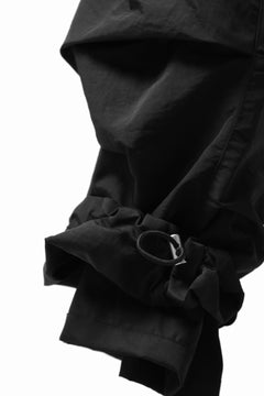 Load image into Gallery viewer, A.F ARTEFACT TUCK VOLUME BAGGY PANTS / CONY GRUNZE (BLACK)