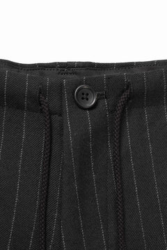 画像をギャラリービューアに読み込む, Y&#39;s for men WIDE-LEG DRAWSTRING PANTS / STRIPED SERGE (BLACK)