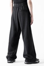 画像をギャラリービューアに読み込む, Feng Chen Wang PANELLED STRAIGHT SWEATPANTS (BLACK)