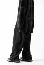 画像をギャラリービューアに読み込む, Feng Chen Wang PANELLED STRAIGHT SWEATPANTS (BLACK)