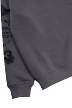 画像をギャラリービューアに読み込む, Y-3 Yohji Yamamoto GRAPHIC CREW SWEAT (GREY)