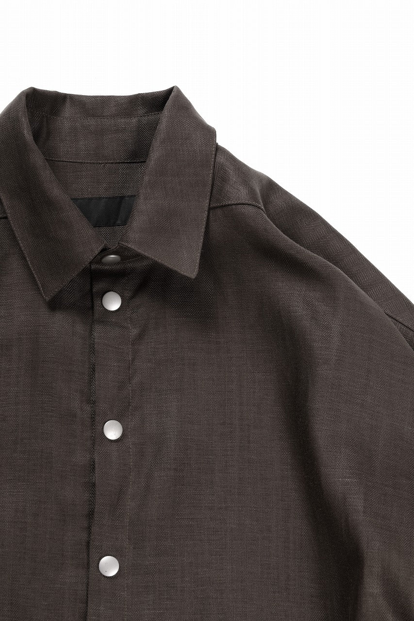 A.F ARTEFACT HERRINGBONE LINEN SHORT LENGTH SHIRT (BROWN)