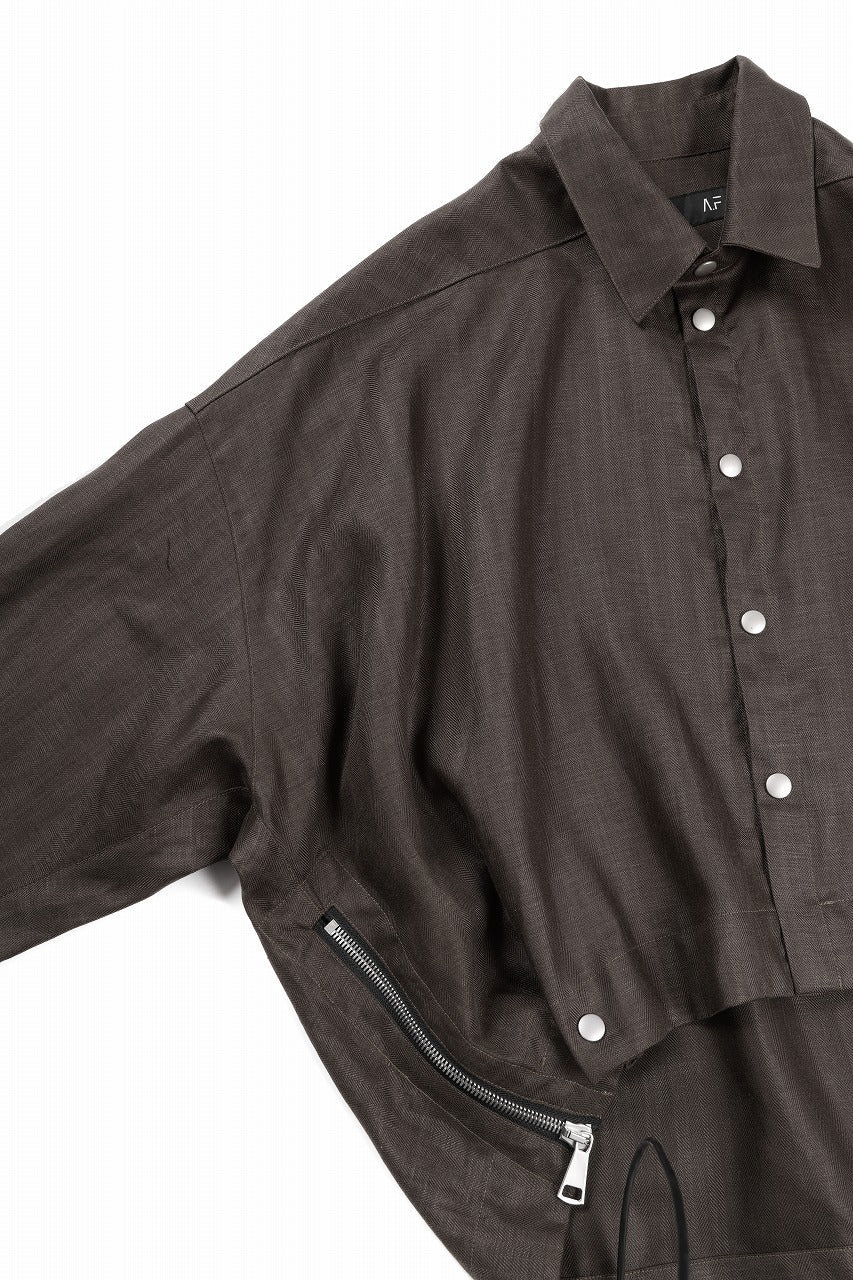 A.F ARTEFACT HERRINGBONE LINEN SHORT LENGTH SHIRT (BROWN)