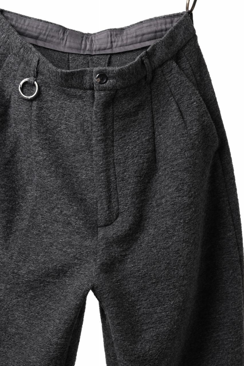 th products KAPOOR / Wide Tapered Pants / travel wool premiere (gray)