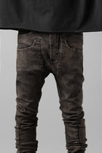 Load image into Gallery viewer, masnada LAYERED POCKET SLIM JEANS / STRETCH DENIM (BLACK CLAY)