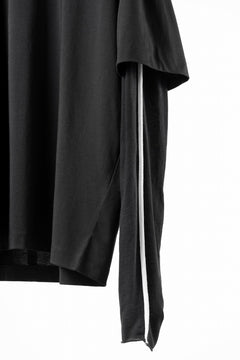 Load image into Gallery viewer, thom/krom OVERSIZED LAYER PIPING SLEEVE TEE / COTTON JERSEY (BLACK)
