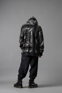 Load image into Gallery viewer, mastermind JAPAN BANDANA HOODIE / REGULAR FIT (BLACK BASE)