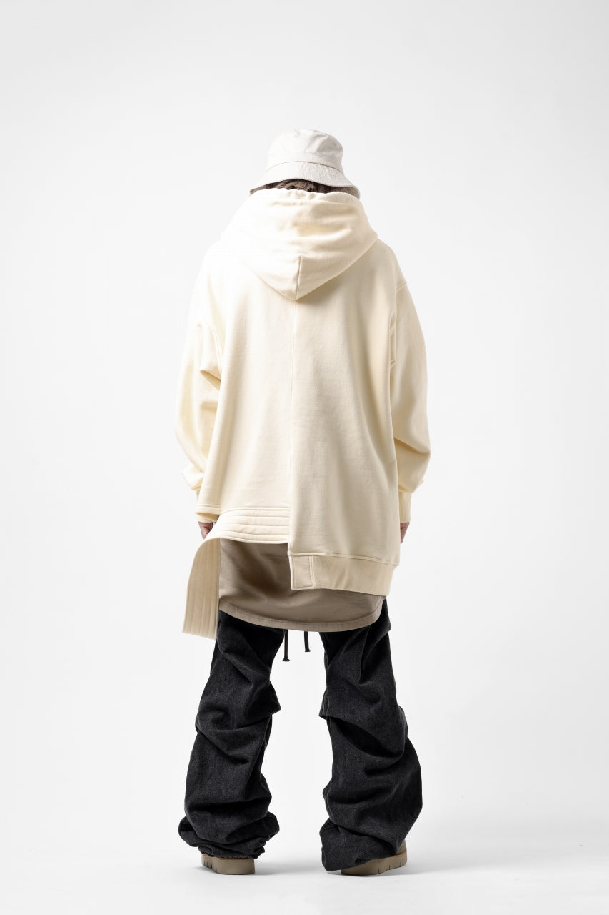 A.F ARTEFACT ASYMMETRY LOOP HEM SWEAT HOODIE (CREAM)