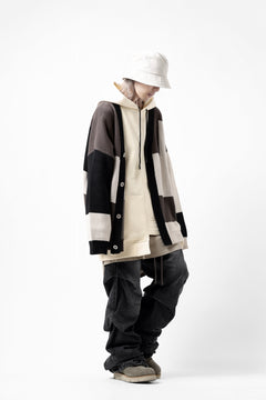 Load image into Gallery viewer, A.F ARTEFACT GEO PATTERN COTTON KNIT CARDIGAN /  (BLACK x GREY x BEIGE)