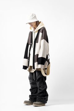 画像をギャラリービューアに読み込む, A.F ARTEFACT BLOCK-PANEL COTTON KNIT CARDIGAN /  (BLACK x GREY x BEIGE)