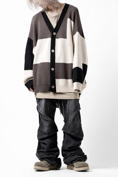 画像をギャラリービューアに読み込む, A.F ARTEFACT BLOCK-PANEL COTTON KNIT CARDIGAN /  (BLACK x GREY x BEIGE)