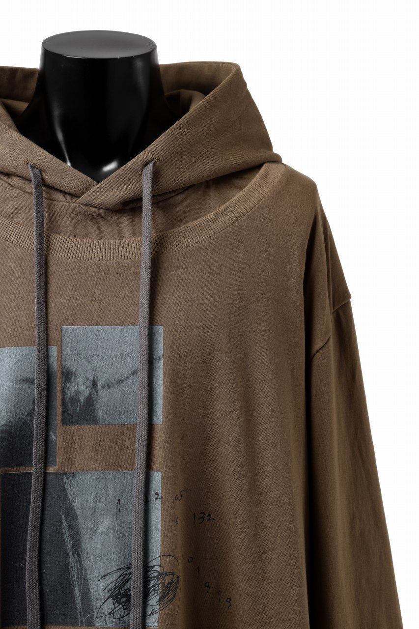 A.F ARTEFACT LAYERED SWEAT HOODIE / TYPE B PRINT (BROWN)