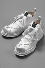 Load image into Gallery viewer, beauty : beast ROLL-TOE SHOES feat. Maison MIHARA YASUHIRO (WHITE x WHITE)
