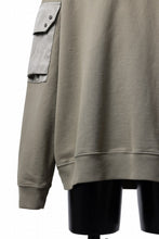 Load image into Gallery viewer, Ten c MULTI POCKET SNAP CREW SWEAT / GARMENT DYED (ASH GRAY)