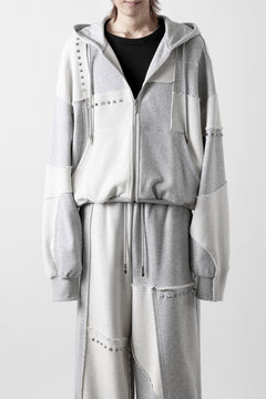 画像をギャラリービューアに読み込む, Feng Chen Wang PANELLED FULL ZIP HOODIE (GREY)