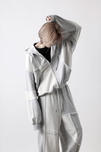 画像をギャラリービューアに読み込む, Feng Chen Wang PANELLED FULL ZIP HOODIE (GREY)