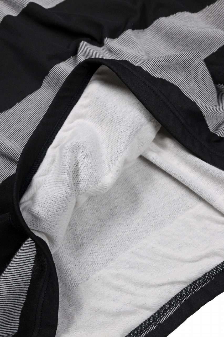 A.F ARTEFACT BOUND BORDER JUMBO TEE (BLACK x LIGHT GREY)