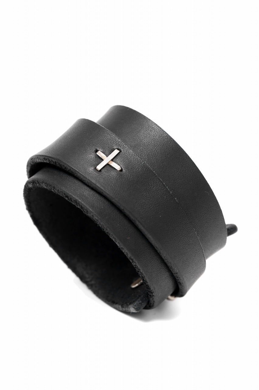 Load image into Gallery viewer, m.a+ croissant wrist band #2 / A-F0K3/GR3,0 (BLACK)
