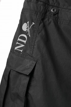Load image into Gallery viewer, mastermind WORLD x ALPHA INDUSTRIES CARGO SHORTS (BLACK)