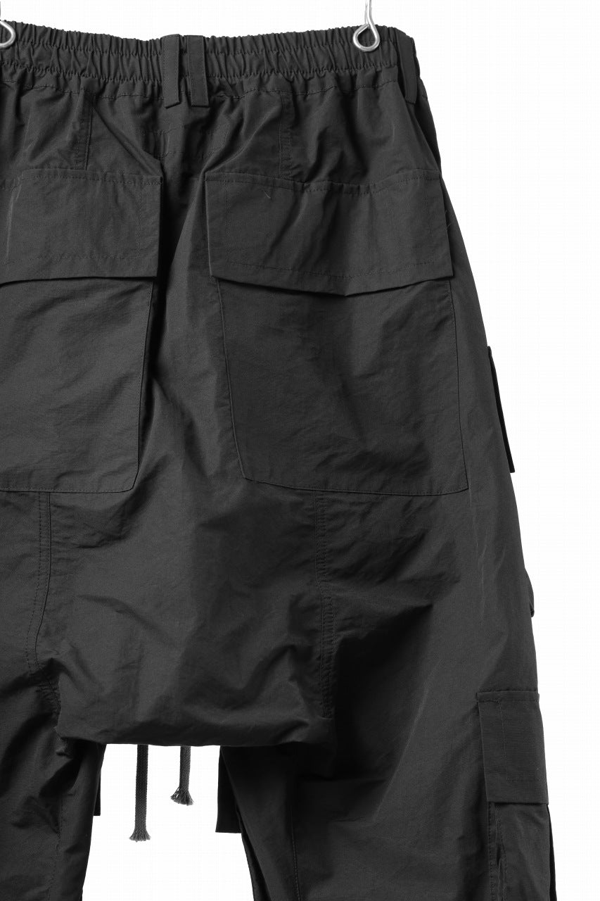 A.F ARTEFACT CARGO SAROUEL EASY PANTS / SMOOTH NYLON (BLACK)