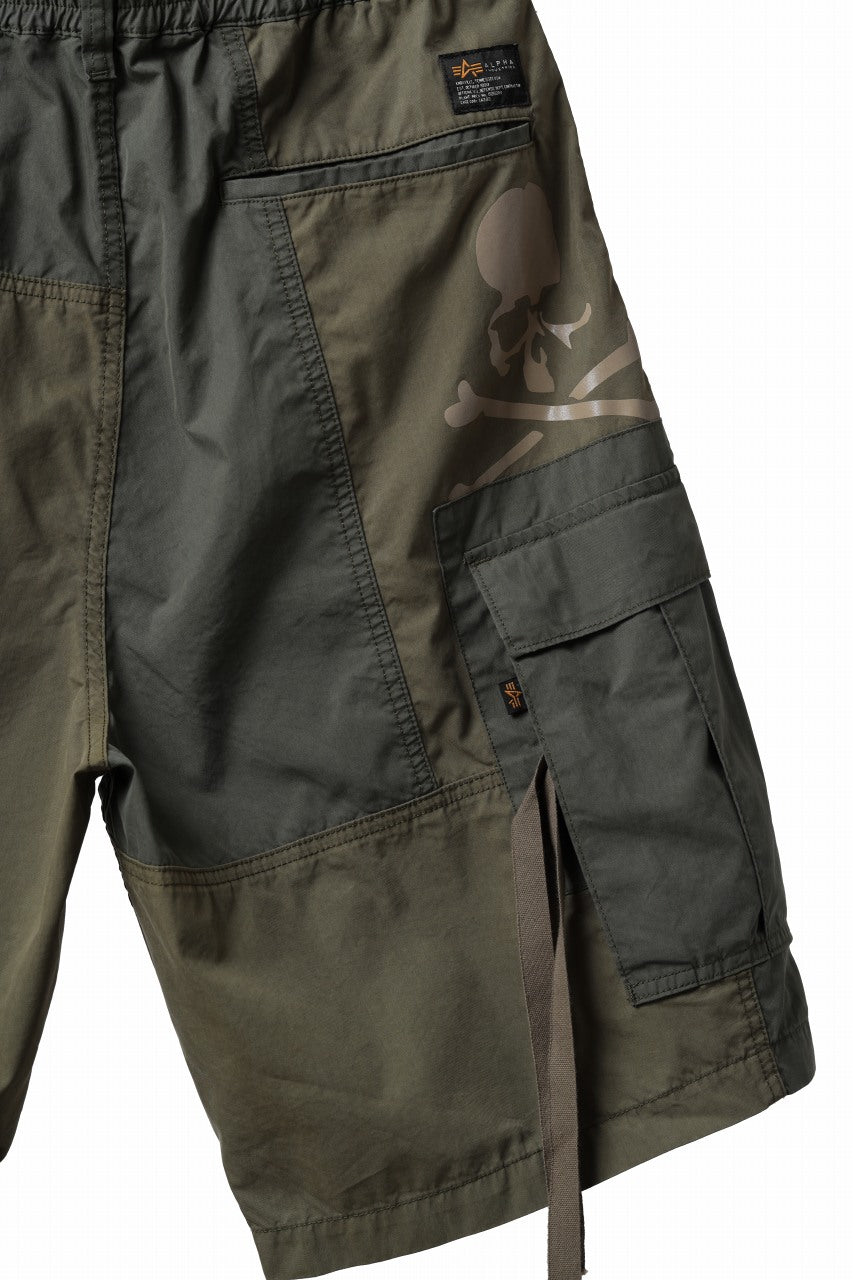Load image into Gallery viewer, mastermind WORLD x ALPHA INDUSTRIES CARGO SHORTS (OLIVE)
