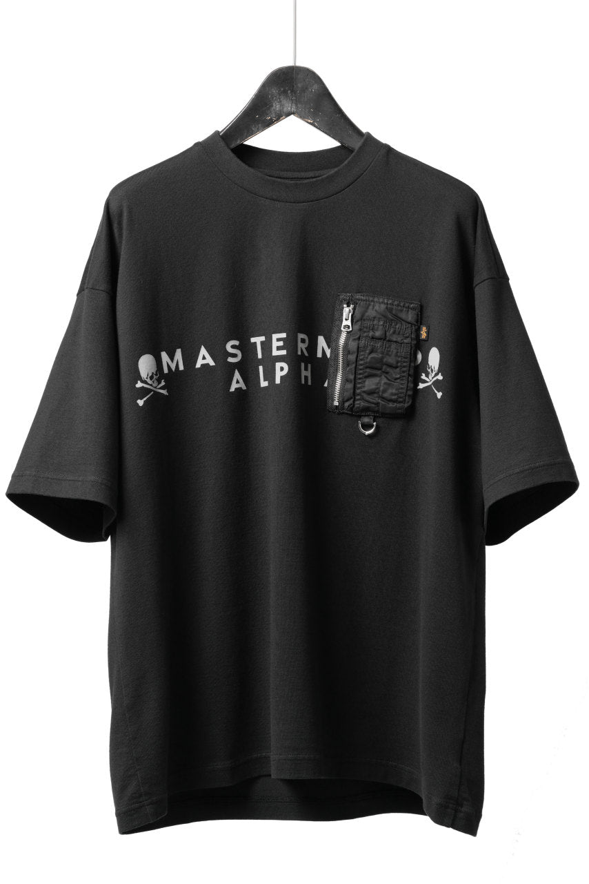 画像をギャラリービューアに読み込む, mastermind WORLD x ALPHA INDUSTRIES CIGER POCKET TEE (BLACK)