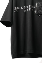 画像をギャラリービューアに読み込む, mastermind WORLD x ALPHA INDUSTRIES CIGER POCKET TEE (BLACK)