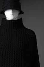 画像をギャラリービューアに読み込む, forme d&#39;expression Chunky Ribbed Knit Sweater (Black)