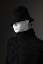 画像をギャラリービューアに読み込む, forme d&#39;expression Chunky Ribbed Knit Sweater (Black)