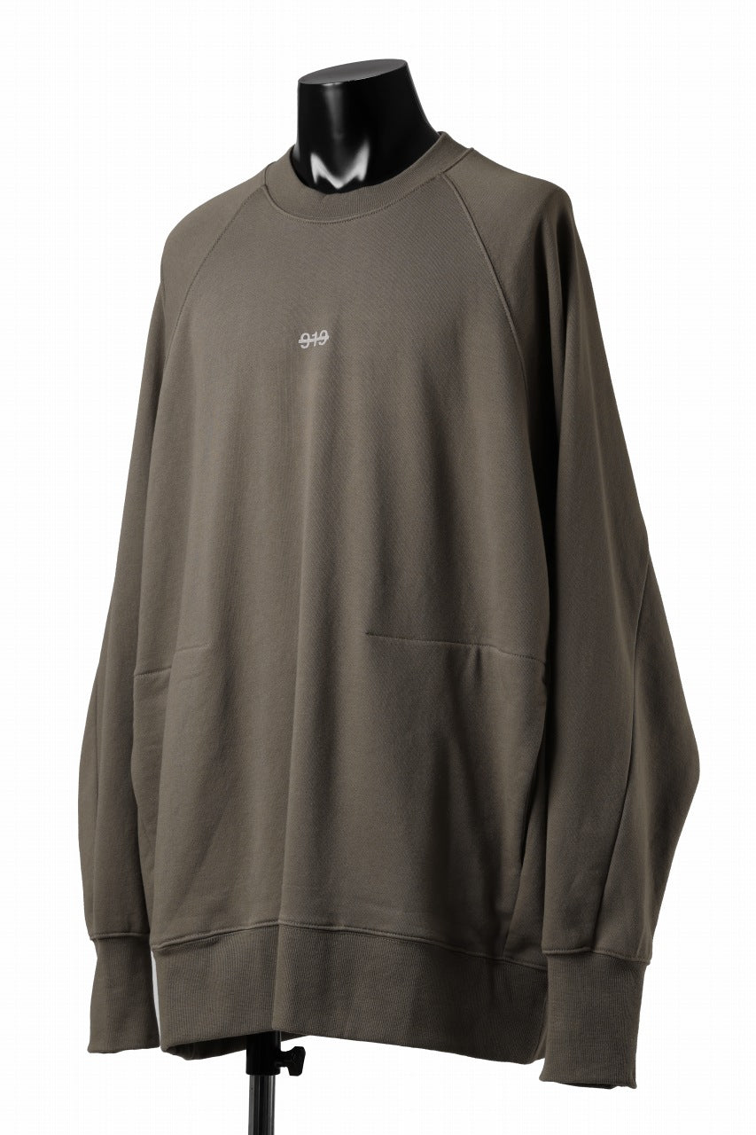 A.F ARTEFACT RAGLAN SWEAT TOP / PRINT BACK LOGO (KHAKI)