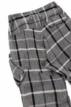 Load image into Gallery viewer, Y&#39;s ZIP POCKET TAPERED PANTS / LINEN PLAID (GREY)